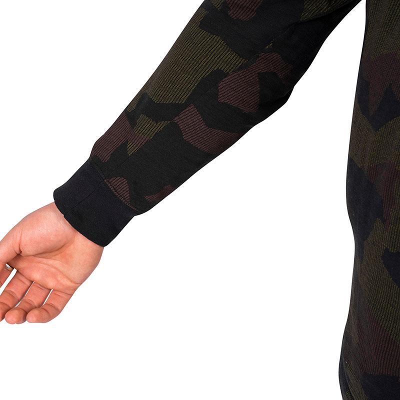 Avid Carp Distortion Camo Lite T-Shirt Long